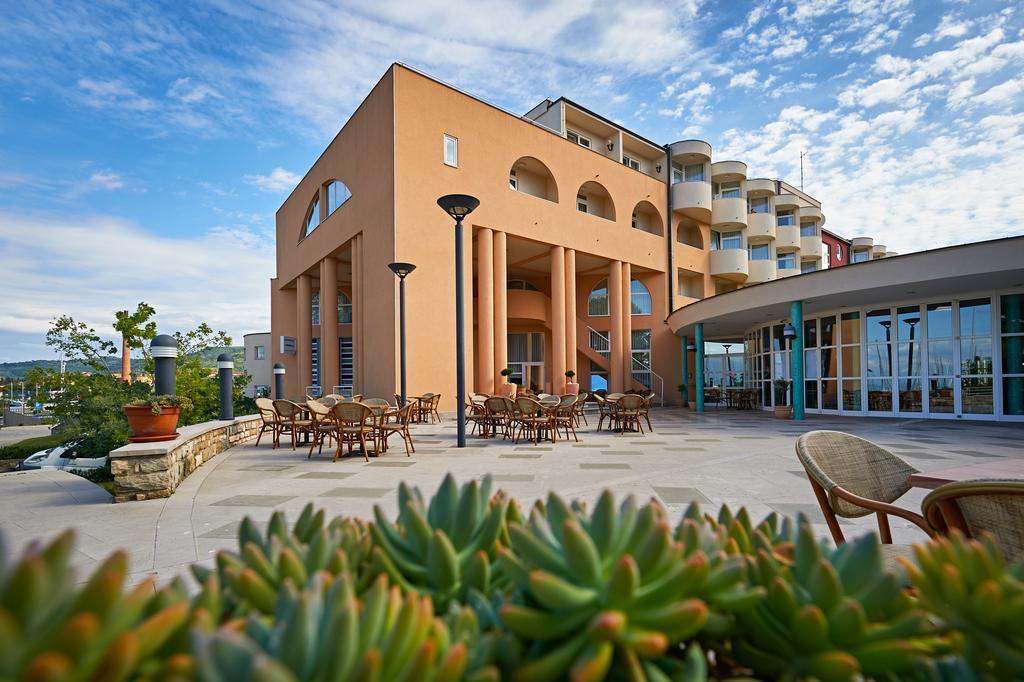 Hotel Delfin Izola Εξωτερικό φωτογραφία